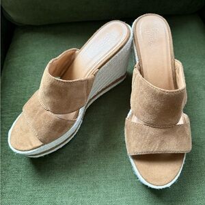 Crown Vintage Tan Suede Espadrille Wedges Brand New!! Without box Captain box